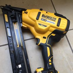 Tools 🧰 DEWALT 20V Max 15ga Angled Nailer Bare 