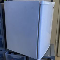 Magic Chef Mini Fridge