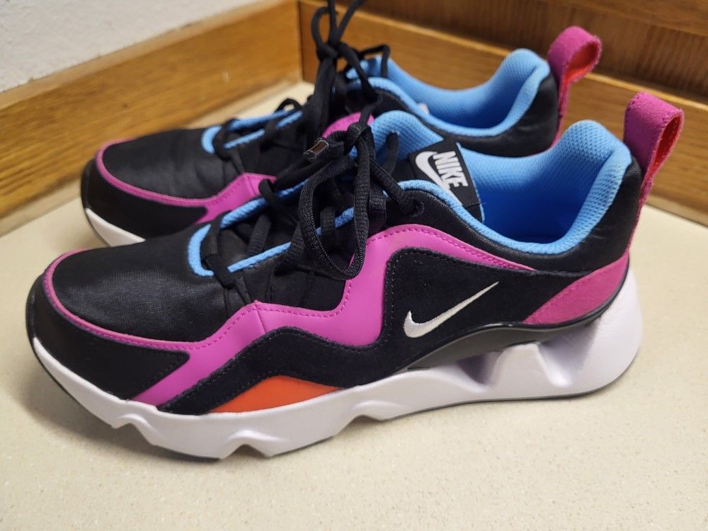 Nike RYZ Shoe