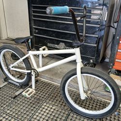 White FIT BMX Bike