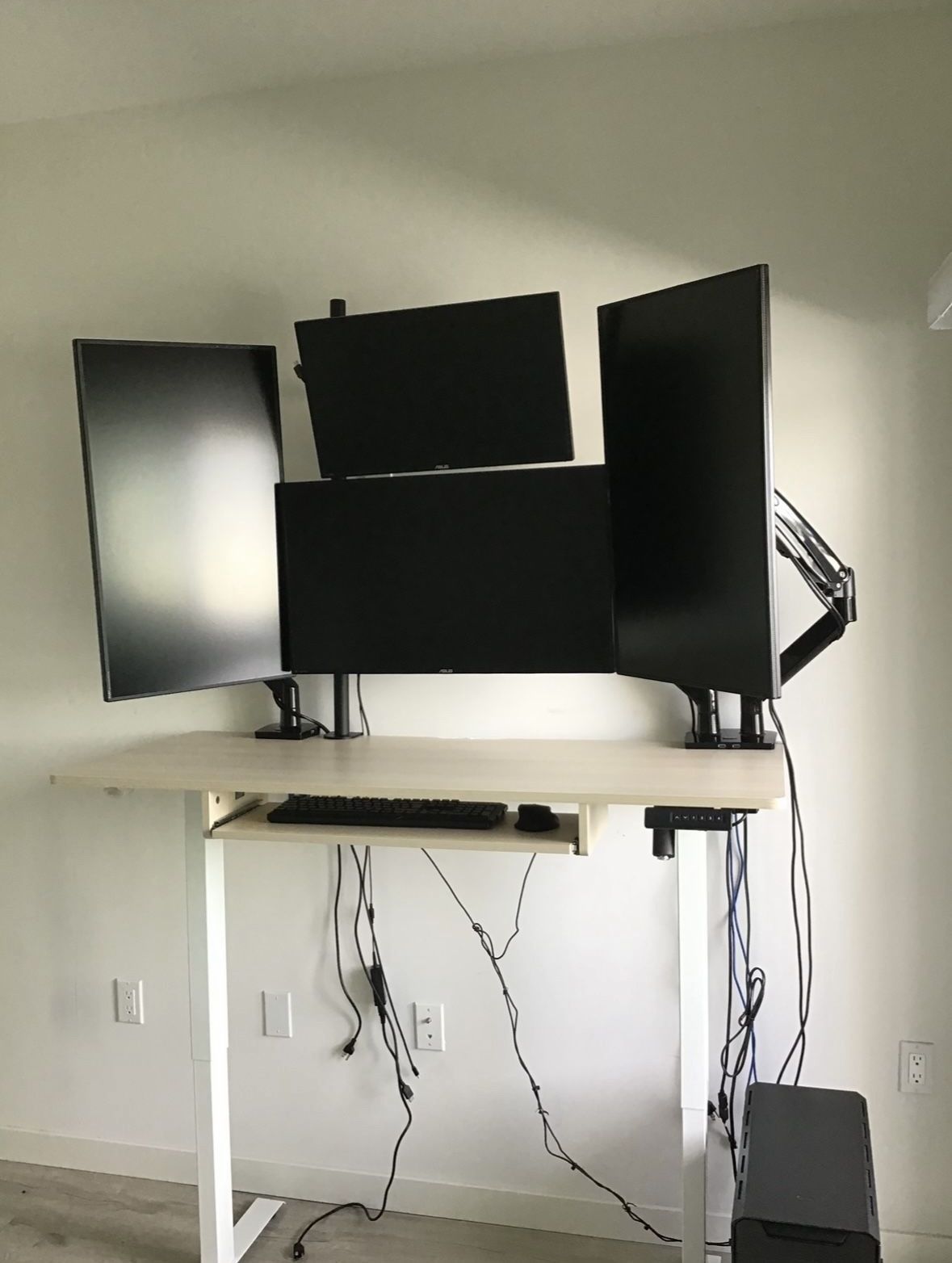 4 Monitors + Arms And Stands