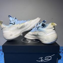 Basketball shoes