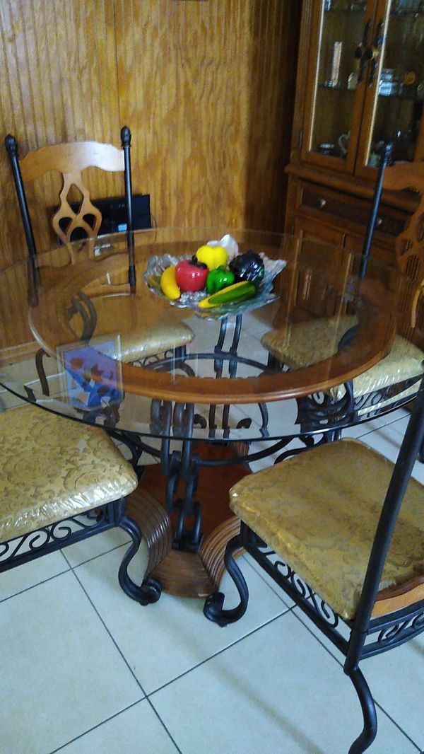 Juego de comedor. for Sale in Miami, FL - OfferUp