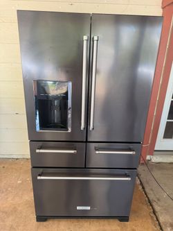 KitchenAid Refrigerador in good condition. Free delivery and installation