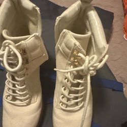 Michael kors Women’s Cream Lace-Up Ankle Boots – (Like New)