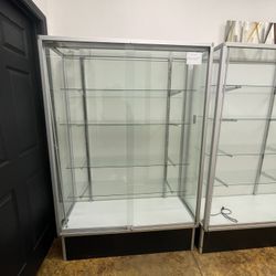 Retail Glass Tower Showcases Full Set 