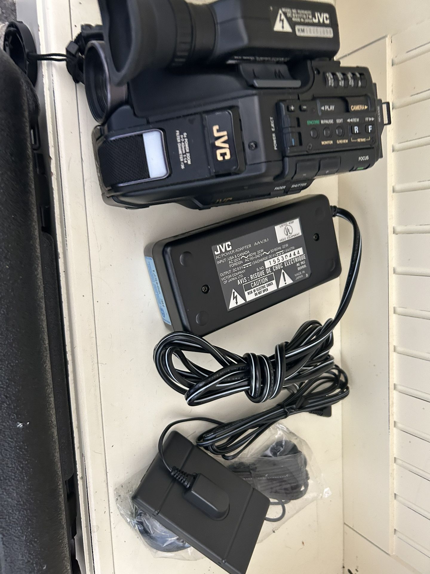 jvc GR-AX7 vhs camcorder with accessories and carrying case