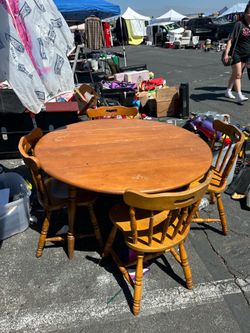 Vintage round table with 4 chairs