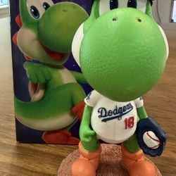 Dodgers Yoshi Bobblehead *Chipped*