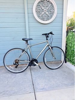 TREK FX 7.0 HYBRID BIKE 700cc Wheels