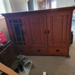 Entertainment Center/armoire 