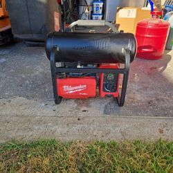 Milwaulkee Air Compressor  18 Volt