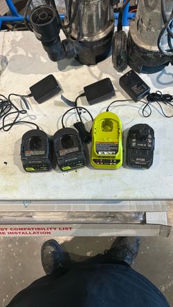RYOBI Battery chargers w/ battery pack