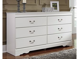 Anarasia White Six Drawer Dresser