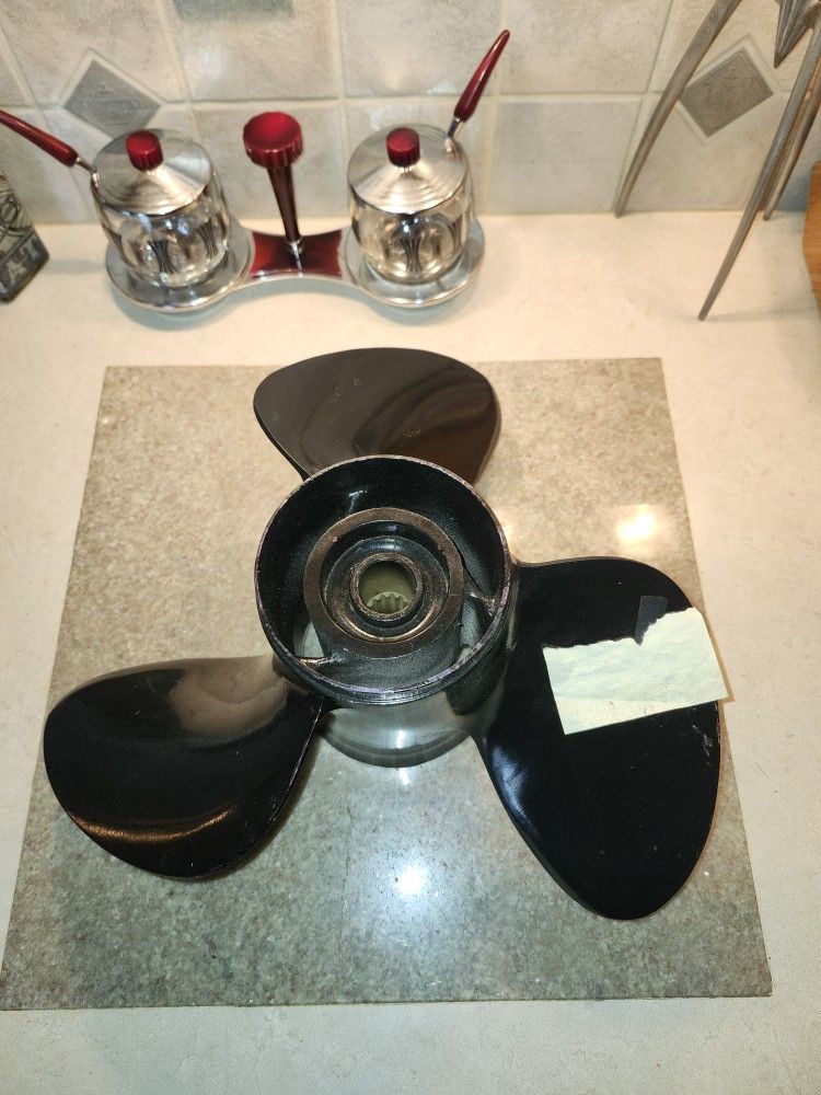Michigan 15 x 23 Black Alum. Boat Propeller in Exc Cond