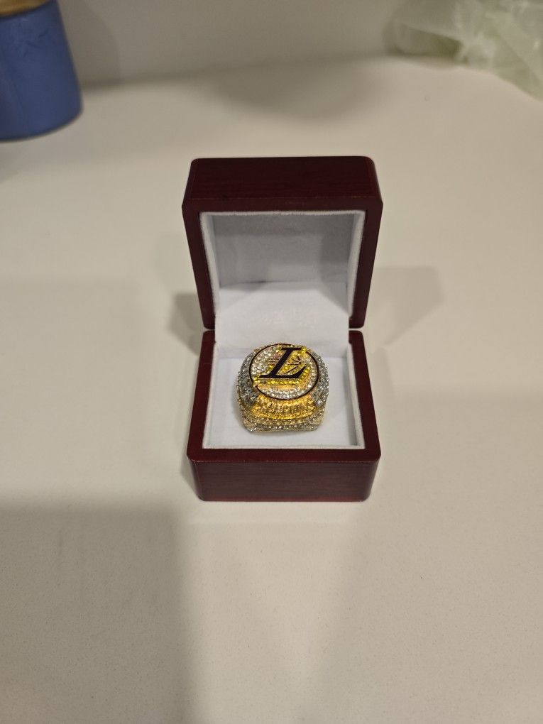 Lakers Championship Replica Ring
