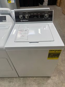 Speed Queen Top Load Washer 3.2 cu ft TR3003WN - Scratch & Dent - Save $200!