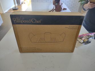 Pampered Chef BBQ Roasting Pan & Can Holder