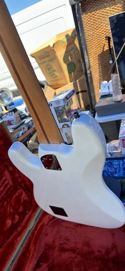 fender bass guitar