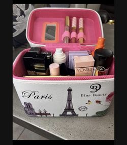 Makeup Bag/ Traveling Bag!
