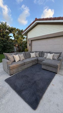 FREE DELIVERY‼️ Gray L-Shaped Sectional Sofa