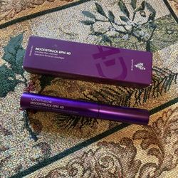 YOUNIQUE Brand New In Box MOODSTRUCK 4D Fiber Mascara 