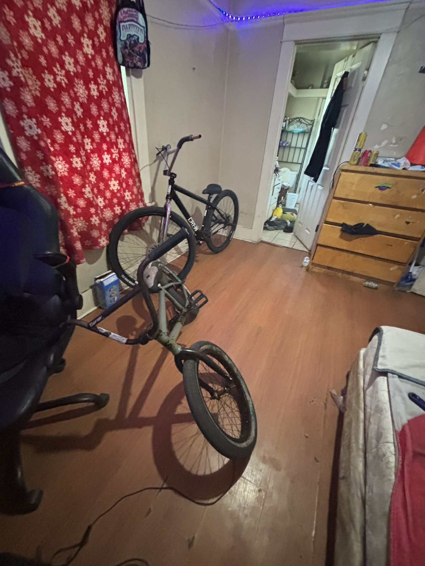 20 Inch Sunday + 29 Inch Crew