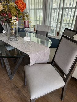 Round Dining Room Table
