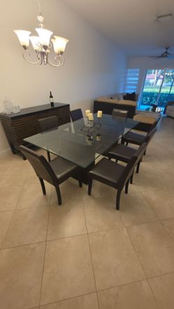 Glass dinning table
