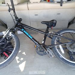 Kids Trek Superfly Mountain Bike