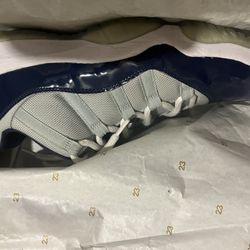 Jordan 11 Low Men Size 9