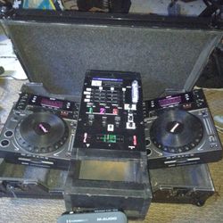 DJ SET UP WITH FLIGHT CASE.