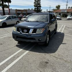 2005 Nissan Pathfinder SE