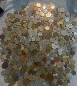 foreign coins (560 pieces )
