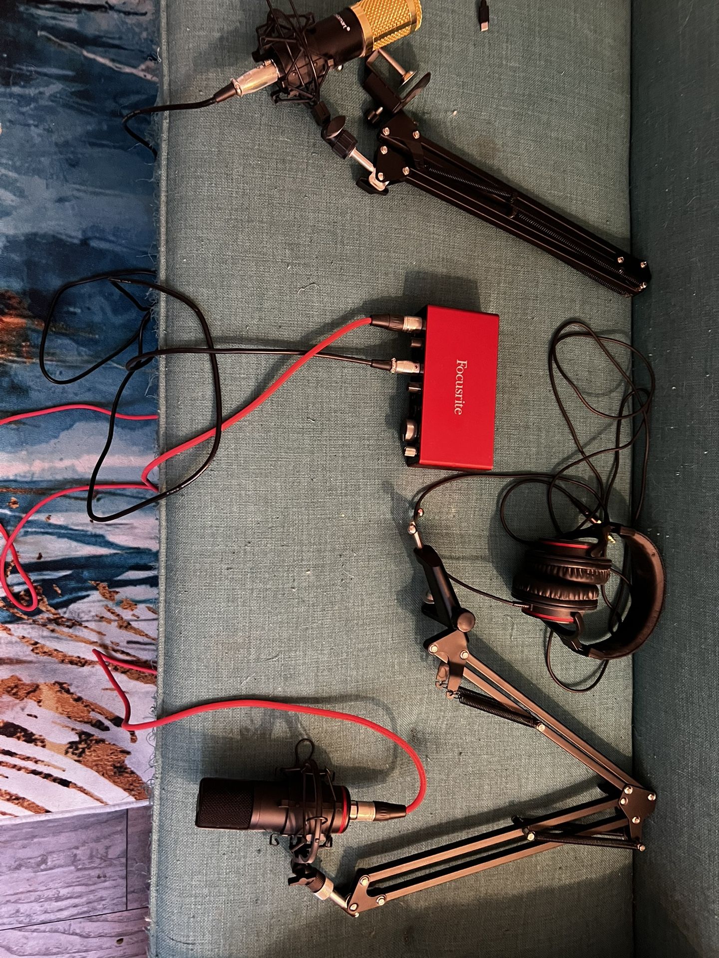 Recording set / podcast / microphones / Scarlett interface