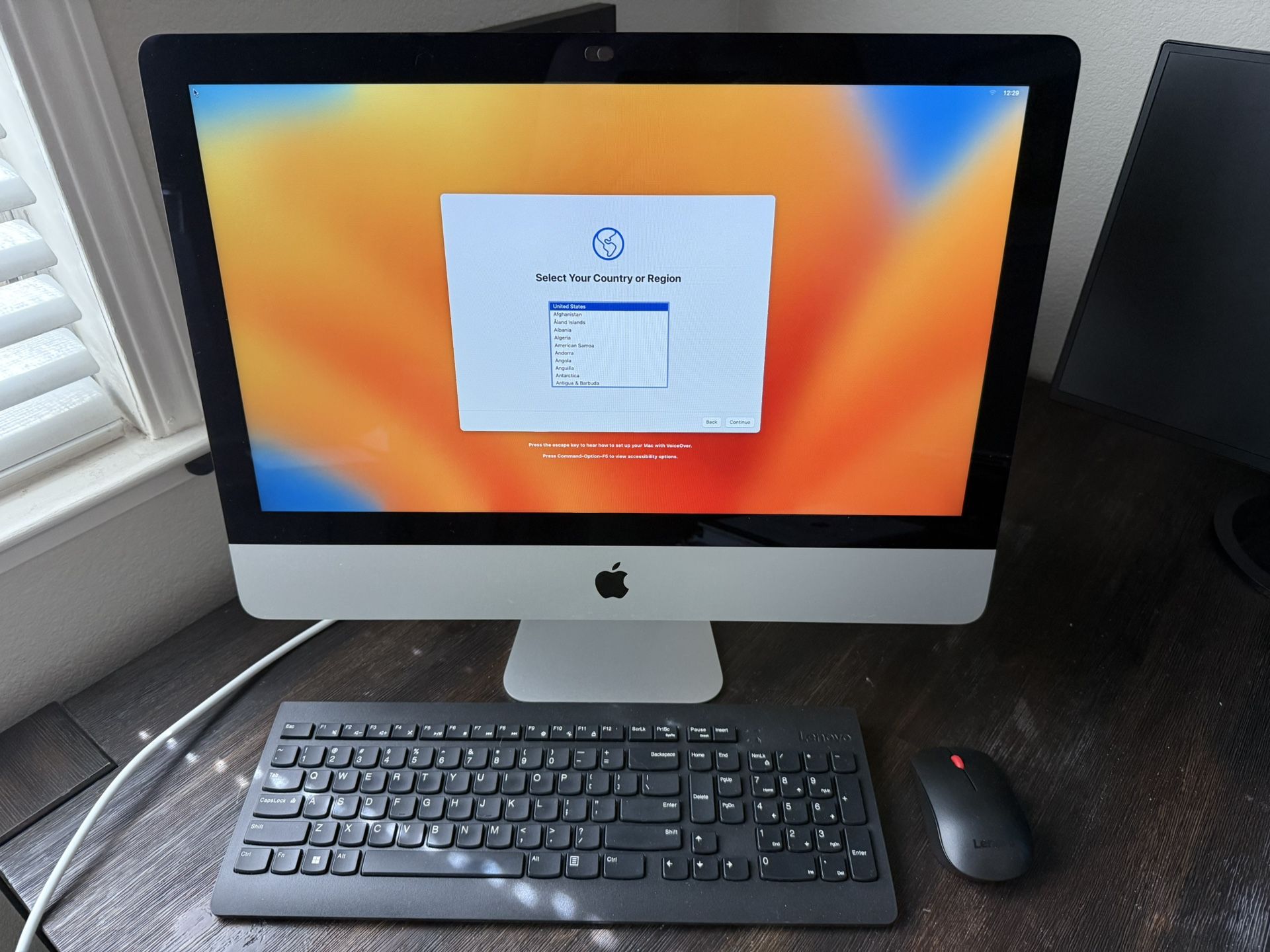 Apple iMac 21.5" - Intel Core i5 - 8GB Memory - 256GB SSD
