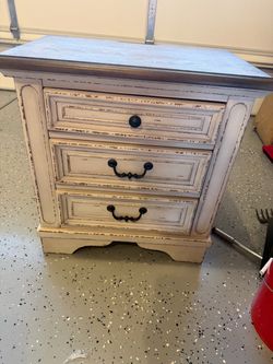 Farm style nightstand with usb