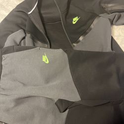 Grey&Black&Green nike tech