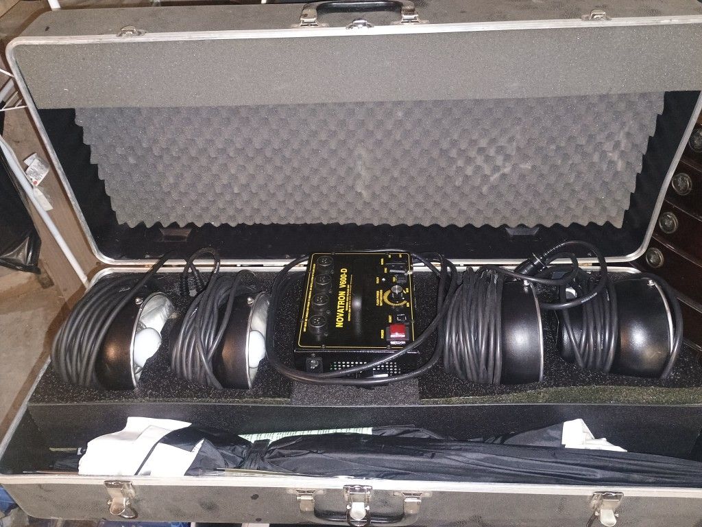 Novatron Lighting Set With . V-600