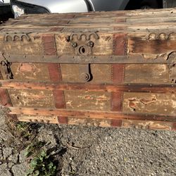 Antique Traveling Trunk Chest