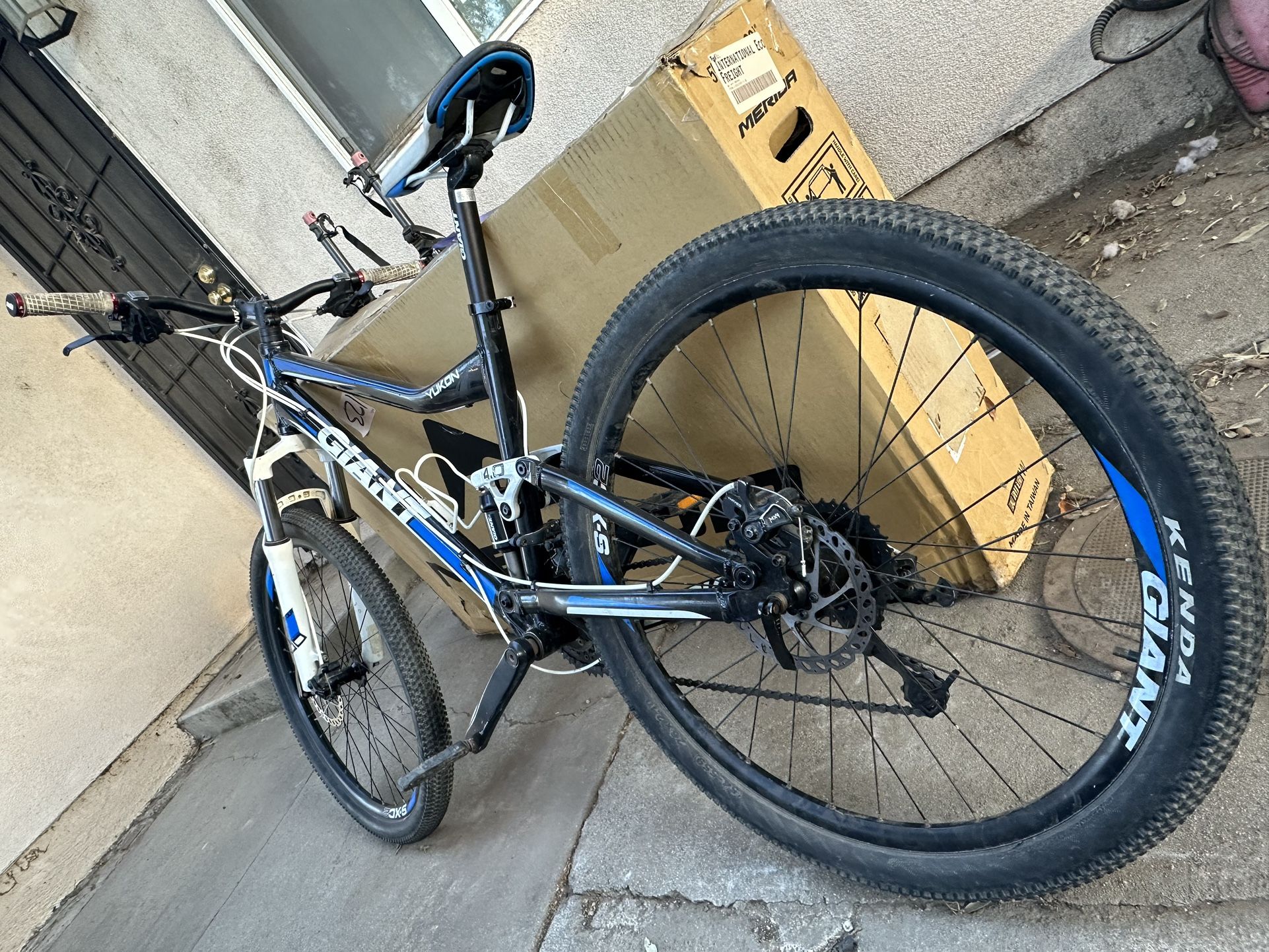 Price Firm GIANT YUKON 4.0 FULL SUSPENSION MOUNTAIN BIKE