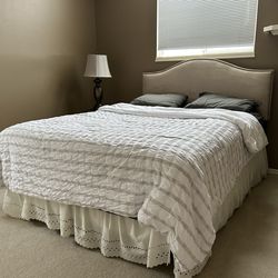 Queen bed with upholstered back rest + mattress + box spring