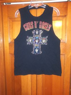LADIES MEDIUM 20 INCHES COLLAR TO BOTTOM & 15 1/2 INCHES PIT TO PIT GUNS N ROSES TANK TOP