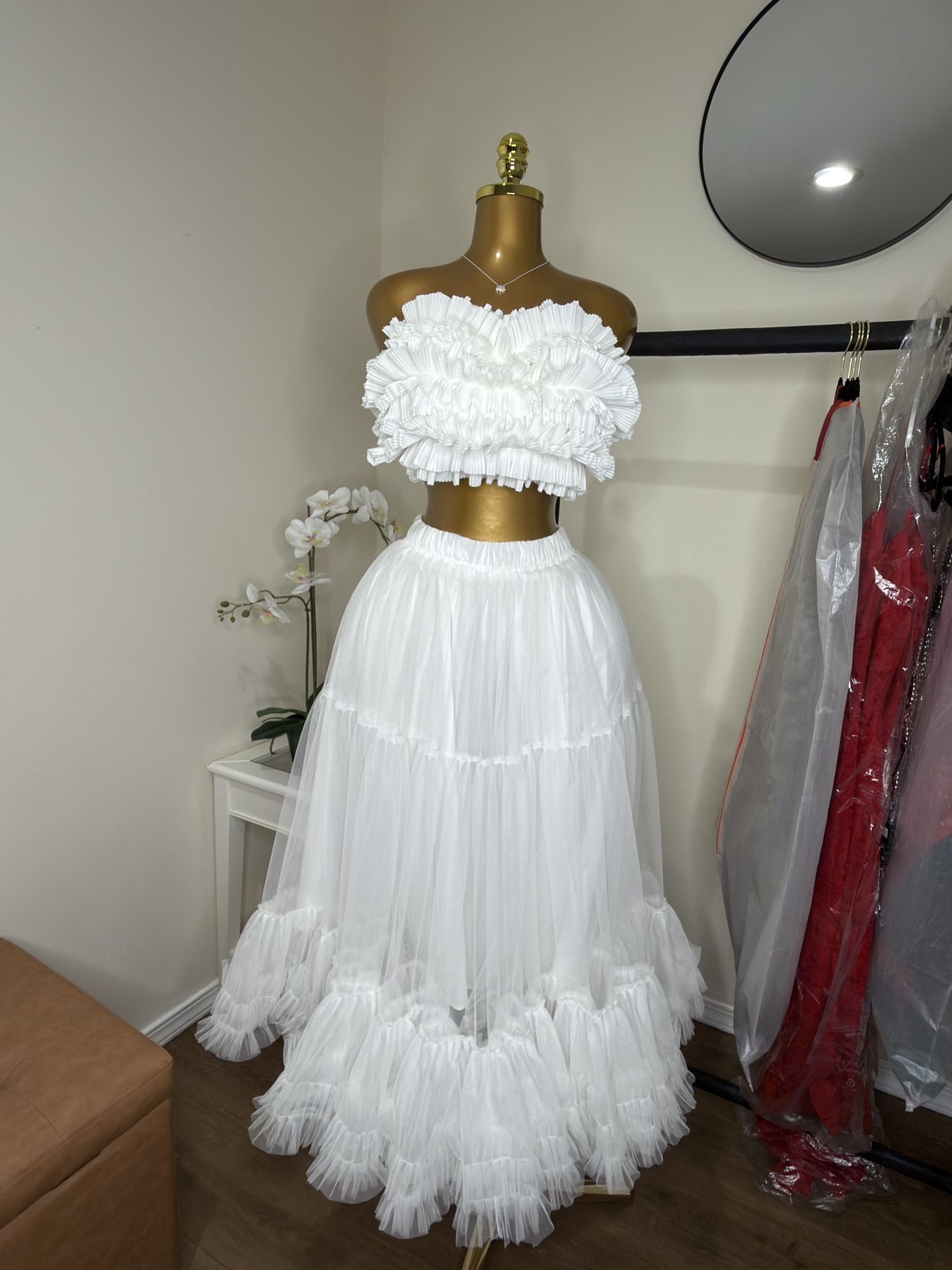 Falta Blanca, Top Blanco, Corset Negro