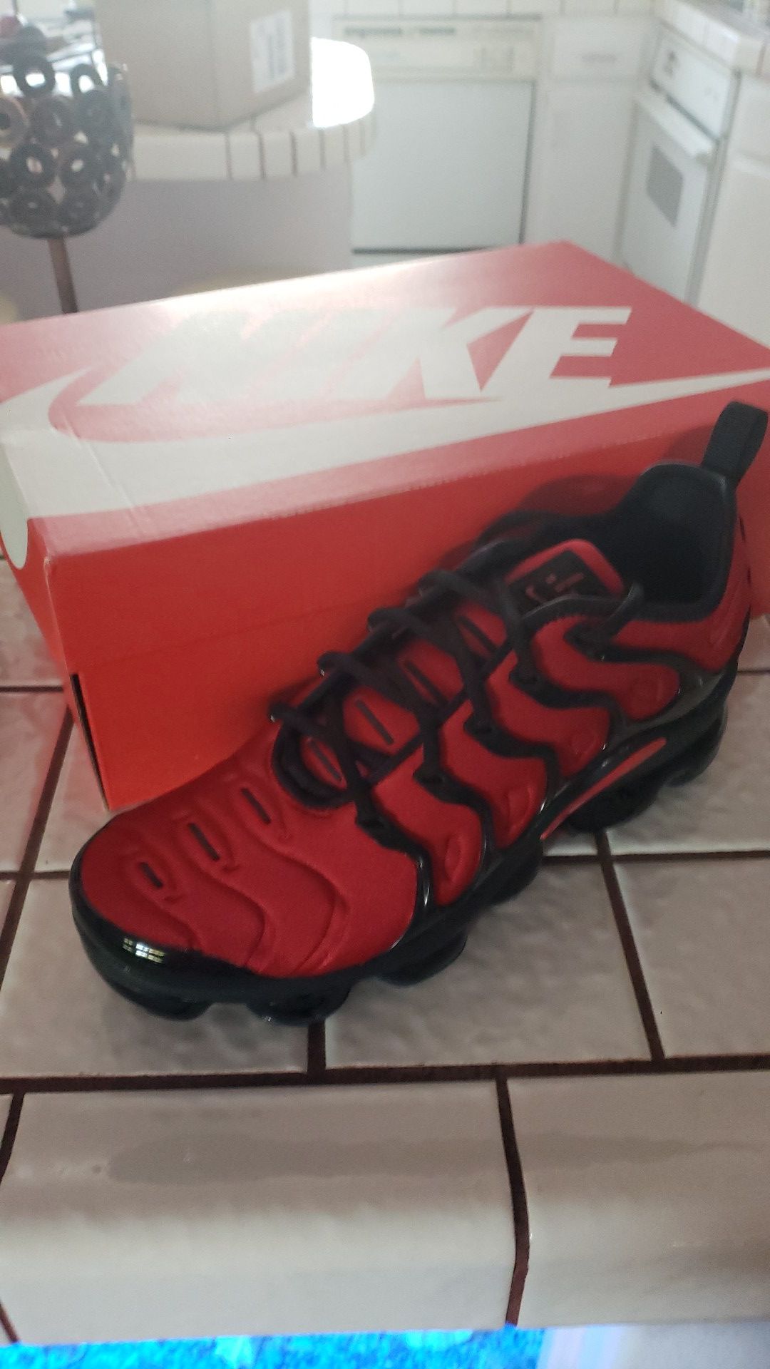 Nike Air Vapormax Plus Mens 8.5 New in Box. University Red, Black.