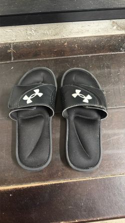 Under Armour Black Slide Sandals boy size 4