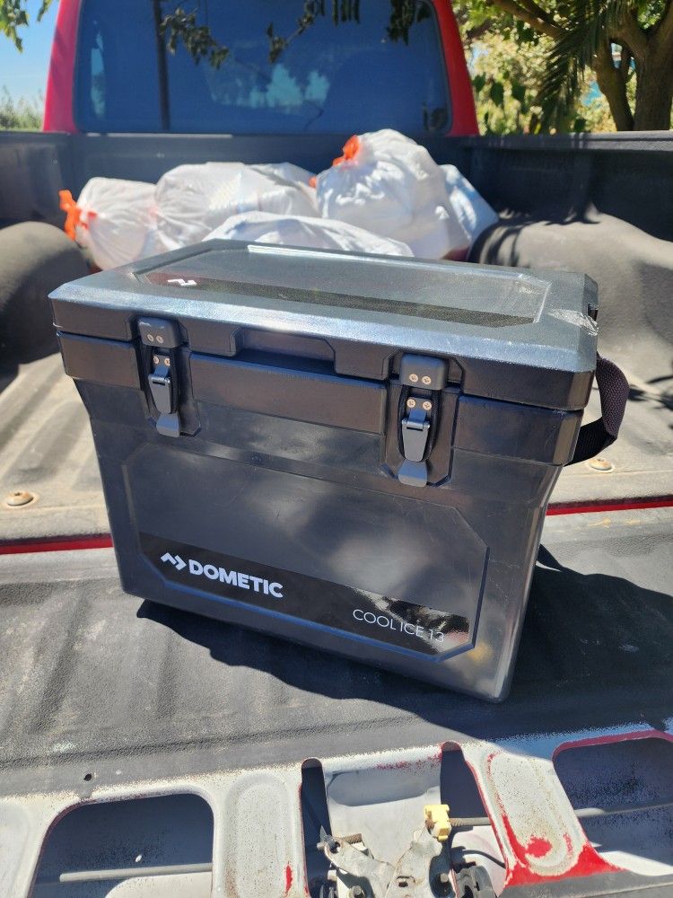 Dometic Ice Chest