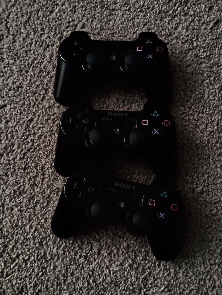 3 PS3 Controllers 15$ Each
