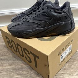 Yeezy 700 Men’s Size 13