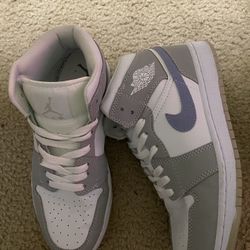 Hightop Nike Shoe - Girls Size 7 